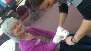 /live/qualifications/hand bandage first aid at work itc.jpg